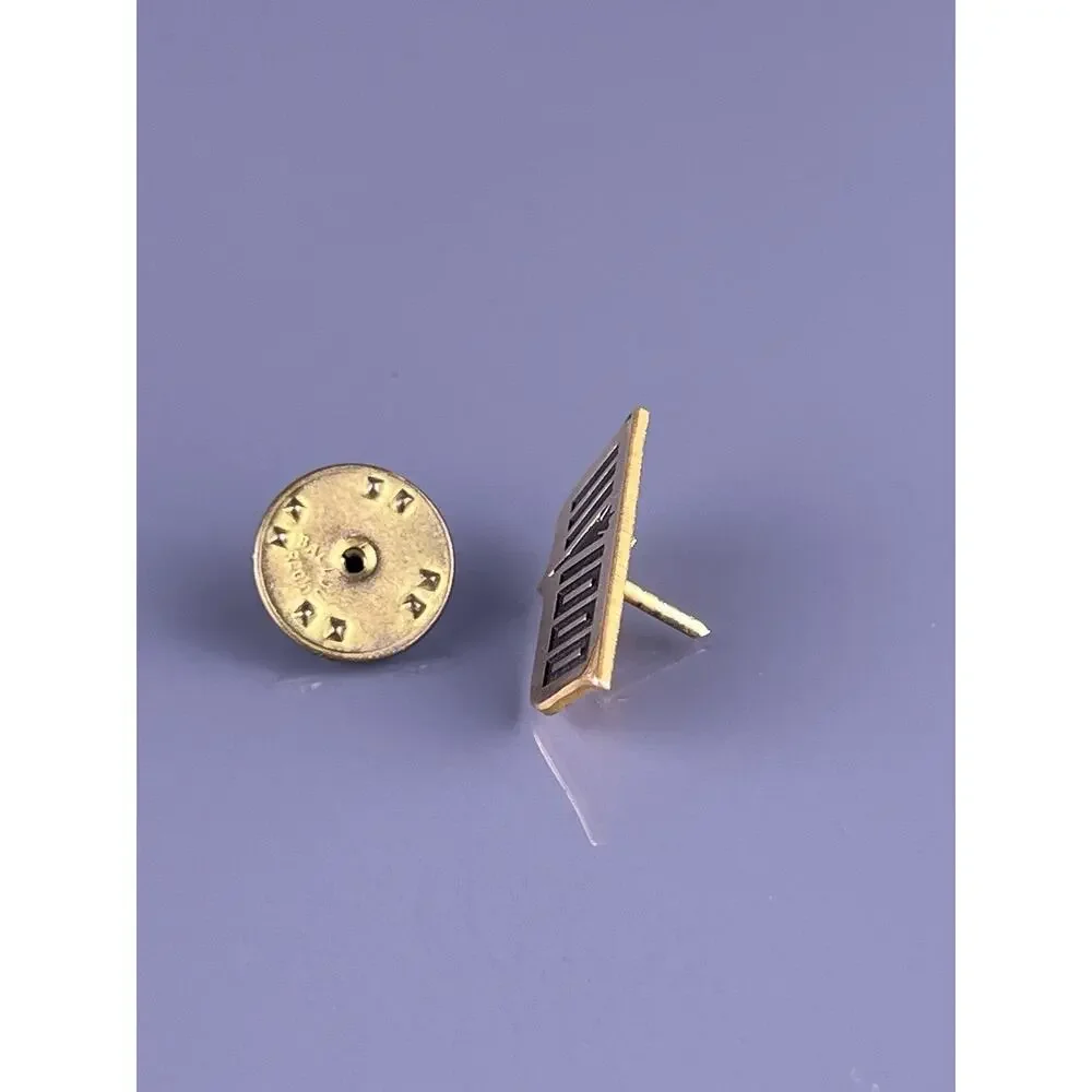 F-111 Aardvark 1000 Flight Hours Gold Filled Tie Tack Lapel Pin Aircraft Jet VTG